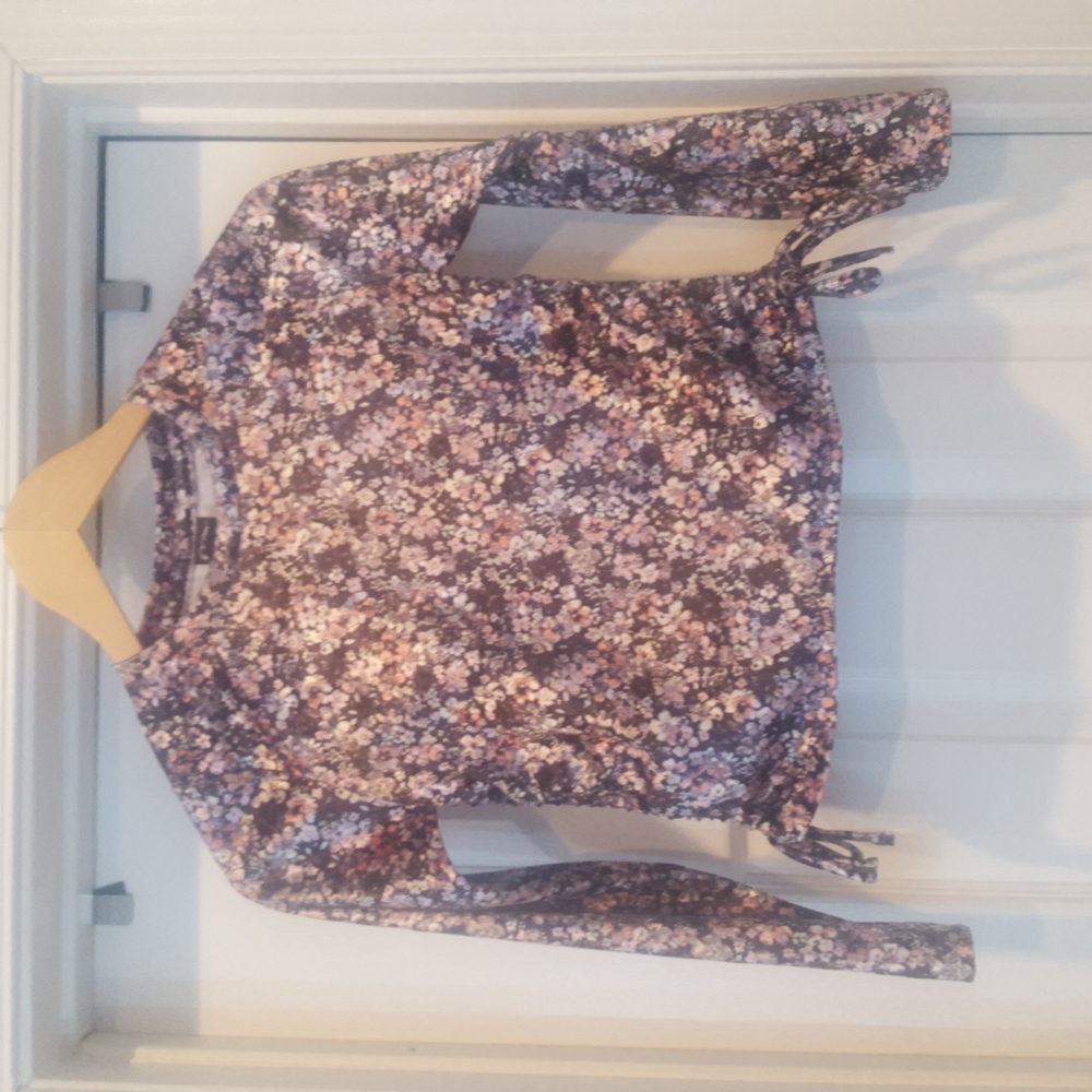 Art Class Floral side ruching Top size M (7/8)